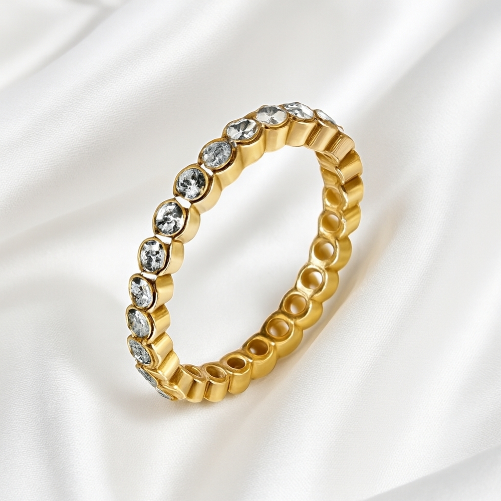 Dazzling Gold Eternity Ring with Round-Cut Crystal – Elegant Women’s Jewelry